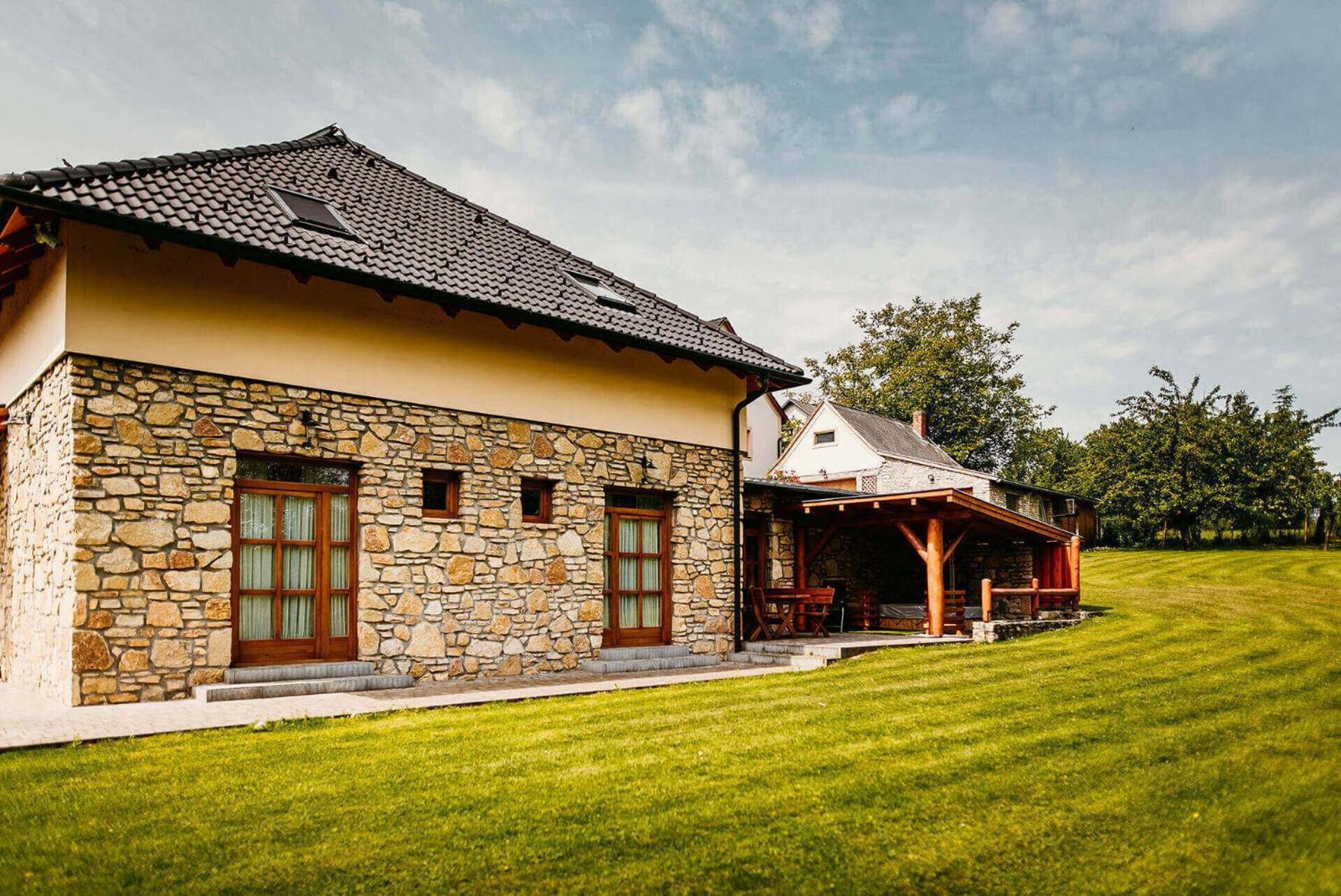 Bed and Breakfast Kakukk Vendéglő Panzió à Bánd Extérieur photo